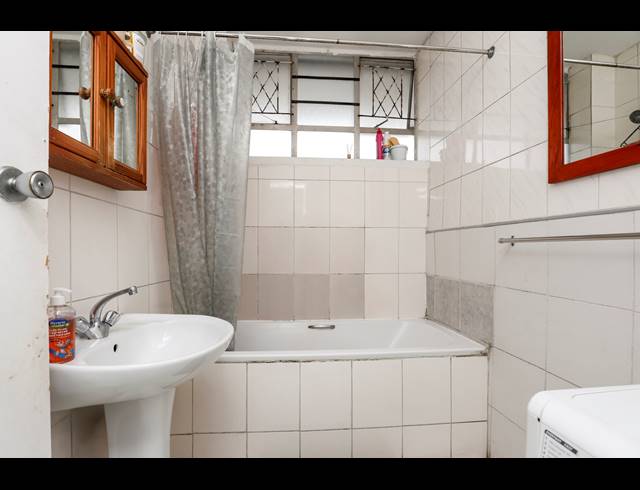 2 BEDROOM APARTMENT FOR SALE IN GLENWOOD